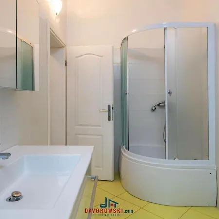 Jana 1 Comfortable 3* 포레치